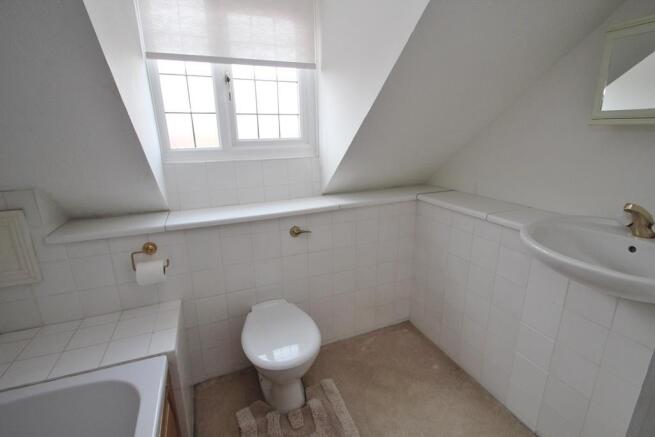 Bathroom (b).JPG