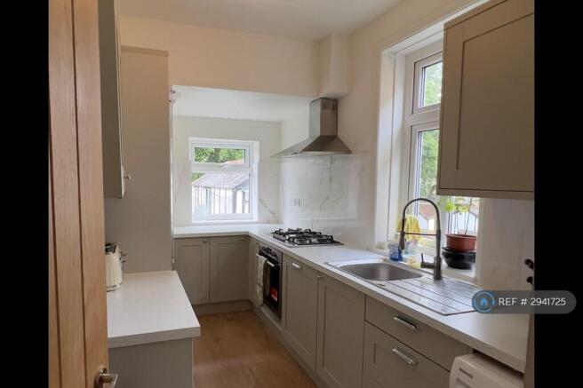 3 bed Semi-Detached to rent Image 6
