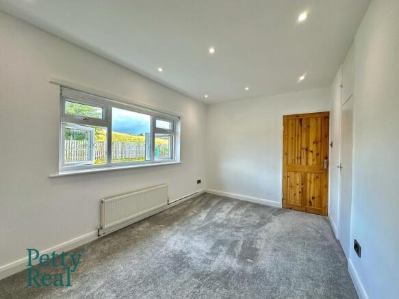 1 bed Flat for sale Image 9
