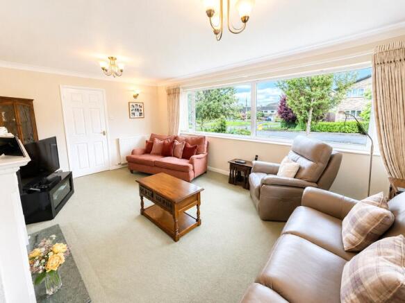 4 bed Bungalow for sale Image 8