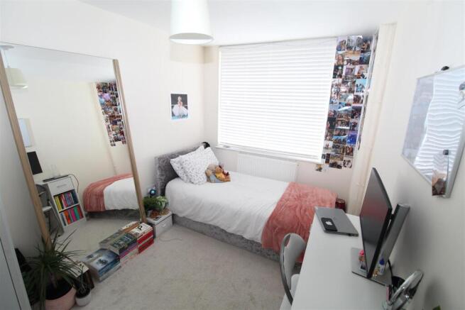 bedroom .JPG