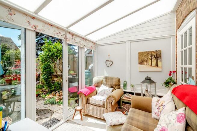 8562894-interior01v2.jpg