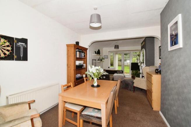 Dining Area & Lounge