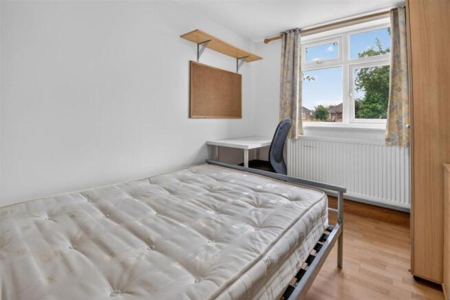5 bed Semi-Detached for sale Image 8