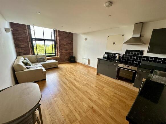 1 bed Apartment to rent Image 3