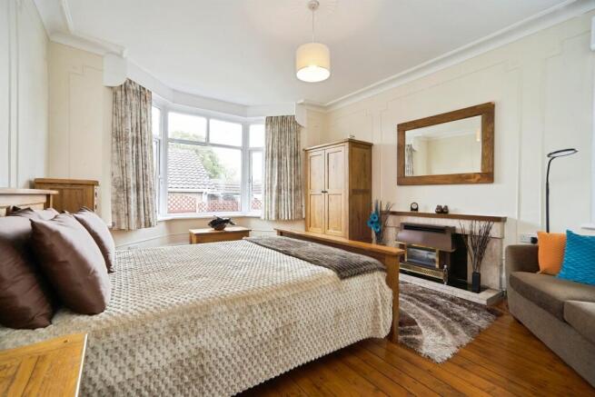 4 bed Detached Bungalow for sale Image 4
