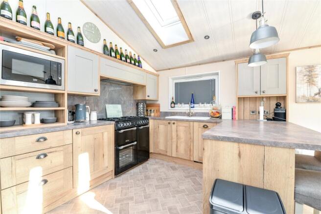 Highcliffe Meadows, Hoburne Naish Holiday Park, Barton On Sea, Hampshire, BH25 photo 3
