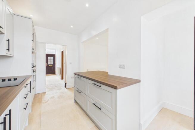 4 bed Semi-Detached for sale Image 4