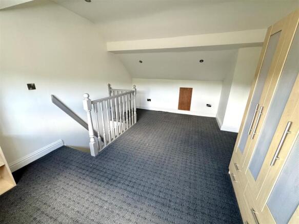 3 bed Terraced to rent Image 11