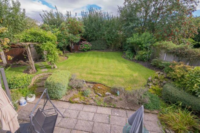SIDE GARDEN