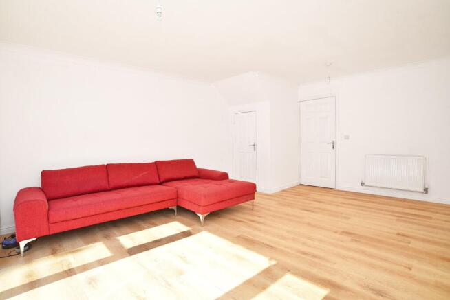 3 bed Town House for sale Image 4
