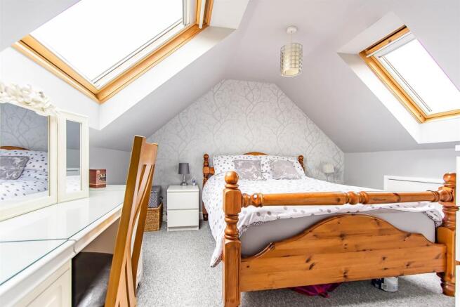 En suite to bedroom 1