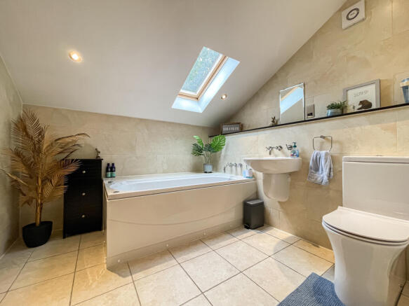 19 Victoria Court - Bathroom