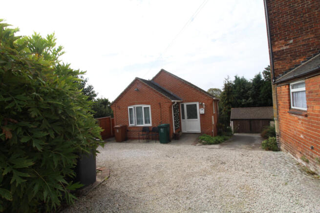 1 bed bungalow to rent High Street, Newhall DE11