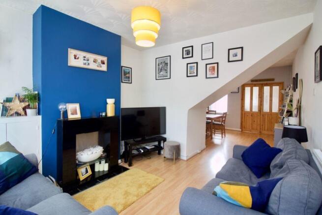 32 DR RECEPTION ROOM 1