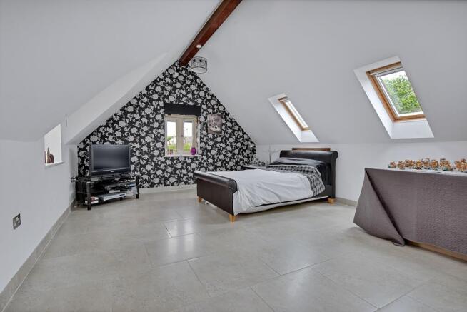 BEDROOM 2