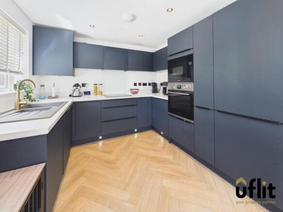 3 bed Semi-Detached for sale Image 6