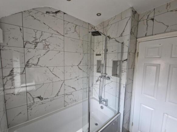 3 bed House to rent Image 6