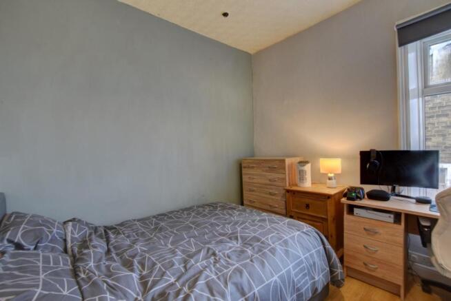 Bed 2.jpg
