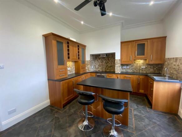 KITCHEN 1.jpg