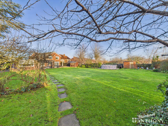 CAM03218G0-PR0847-STILL010