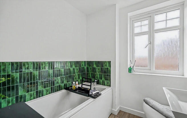 4 bed Semi-Detached for sale Image 11