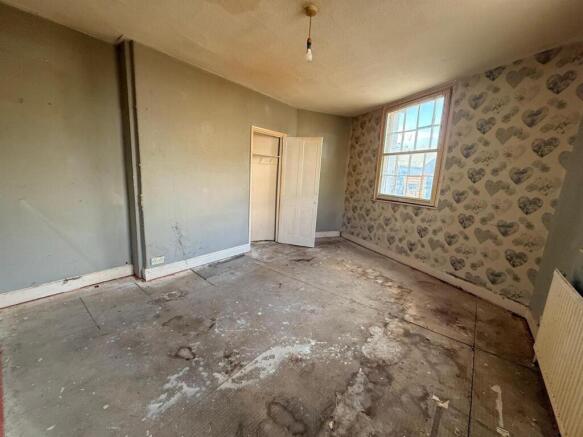 4 bed House for sale Image 4