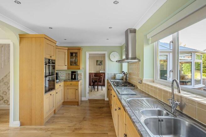4 bed Detached for sale Image 5