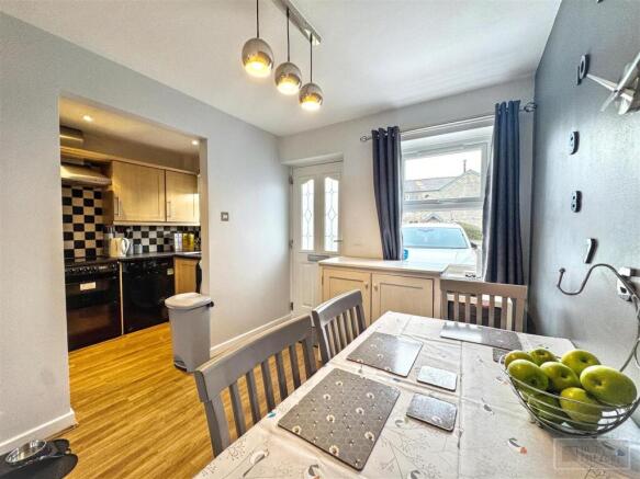 Thorn Close, Fairfield, Buxton photo 4