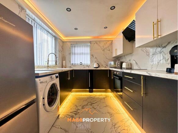 U-Shaped Fitted Kitchen