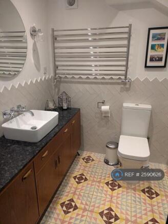 Main Bathroom 