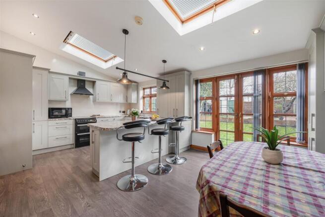 Breakfast room/kitchen