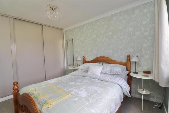 4 bed House for sale Image 9