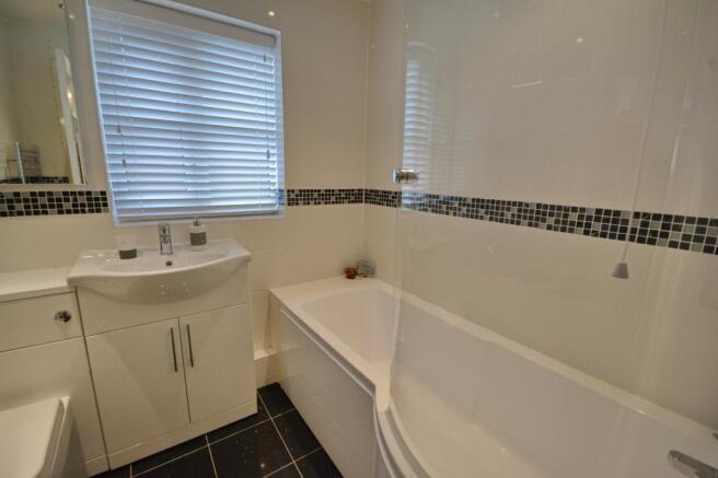 7 Leighton close bath.jpeg