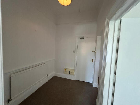 2 bed Flat to rent Image 12