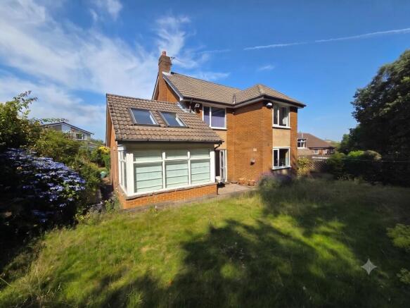 4 bed Detached to rent Image 6