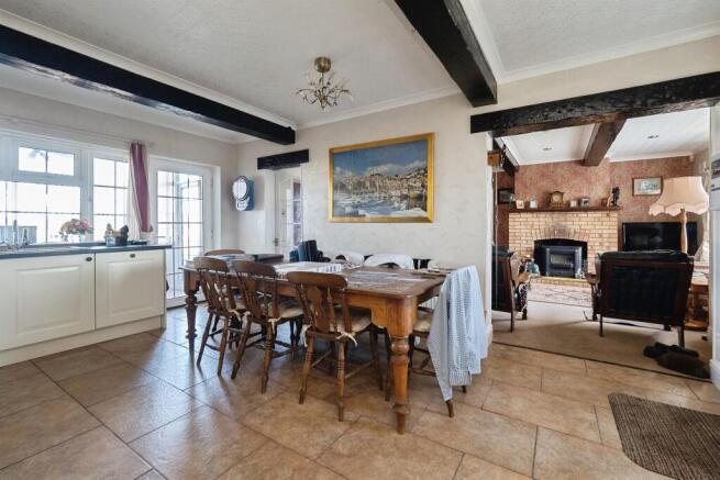 6 bed Detached Bungalow for sale Image 5