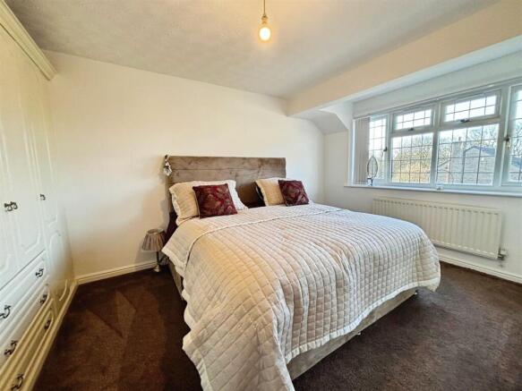 4 bed Detached for sale Image 10