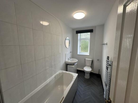 3 bed House to rent Image 8