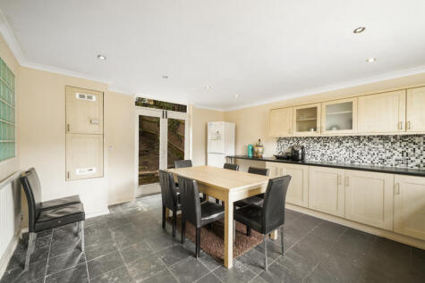 Mountbatten Close, London, SE19 1AP