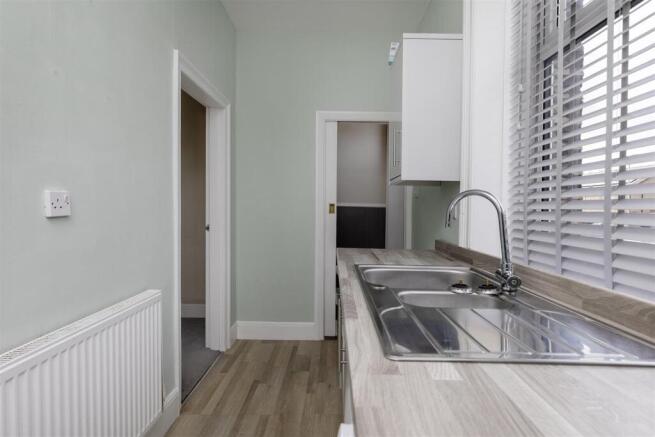 2 bed Terraced to rent Image 7