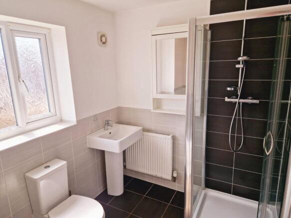 5 bed Detached to rent Image 9