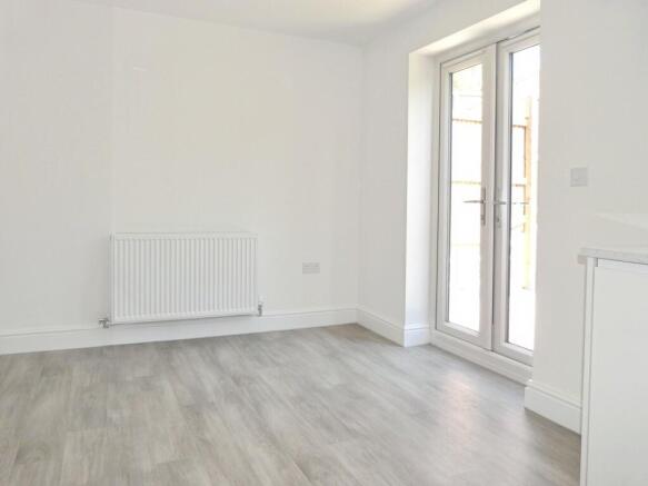 3 bed Semi-Detached to rent Image 5