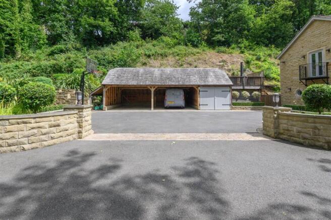 5 bed Detached for sale Image 6