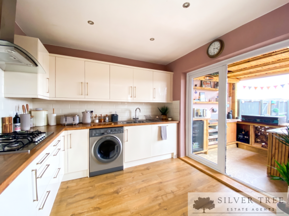 3 bed Terraced for sale Image 4