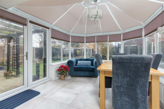 3 Capstan Close-16.jpg