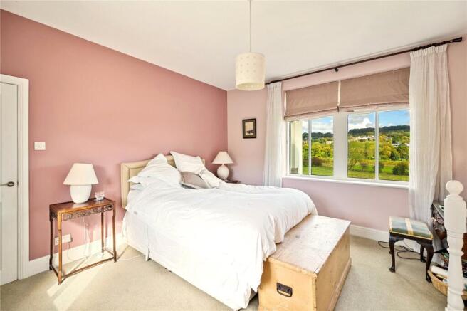 5 bed Semi-Detached for sale Image 11