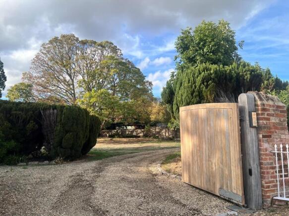 AUTOMATIC GATED ENTRANCE.jpg