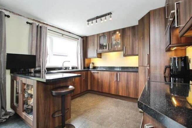 3 bed Semi-Detached for sale Image 5