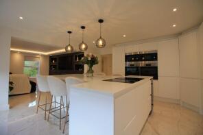 3, 2 Louise Court, Old Park Road, Enfield EN2 7BG